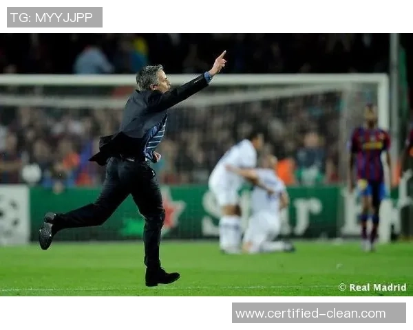 足总杯惊天冷门曼联狂胜皇马五球引发争议判罚全场沸腾