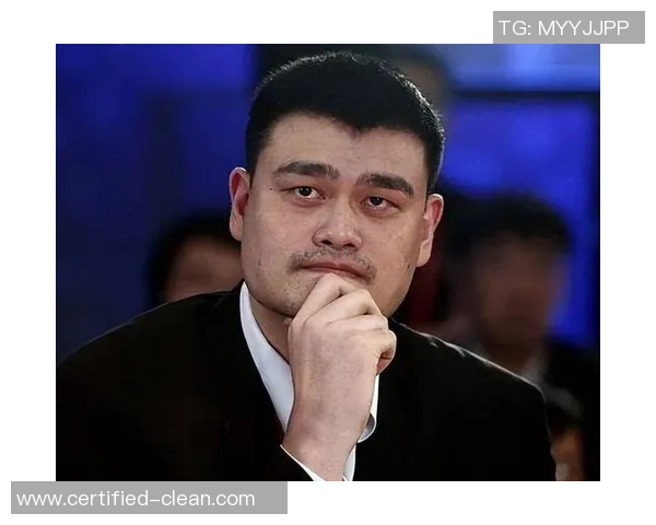 姚明分享个人生活点滴上网照片展现真实一面引发网友热议