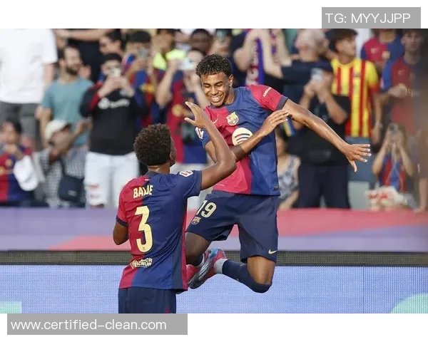 德甲焦点战曼联绝杀曼城全场沸腾争议判罚引发热议 德甲焦点战曼联绝杀曼城全场沸腾争议判罚引发热议