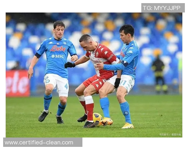 西甲激战：那不勒斯大胜本菲卡争议判罚引发全场热议